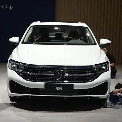 폭스바겐 사기타르 300TSI DSG 엑셀런스 에디션 가솔린 컴팩트 차량 5자리 간결한 디자인