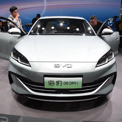 BYD Seal 06 DMI 가스/연료 하이브리드 다기능 스티어링 휠과 함께 중형 세단